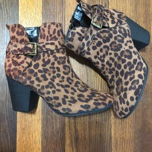 (5 for $25) leopard print botties time n true